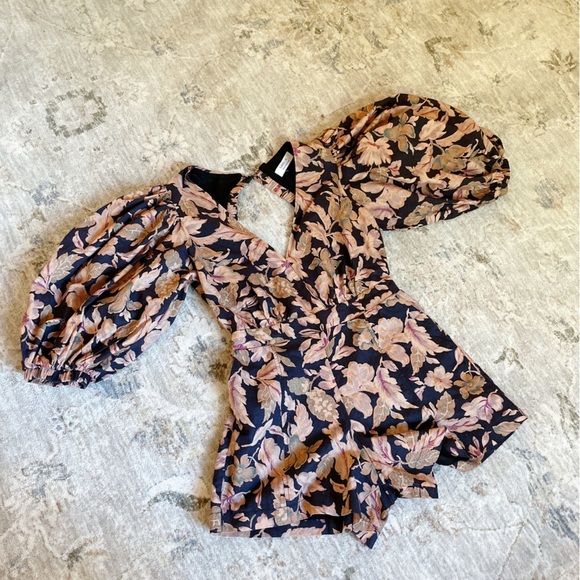 Amalie Showpo Dessie Floral Tie Front Open Back Puff Sleeve romper US 6 - Picture 3 of 8